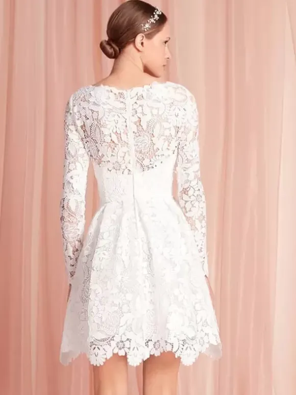 Robes de mariée courtes longueur genou col bijou manches longues coupe trapèze taille naturelle dentelle robe de mariée courte