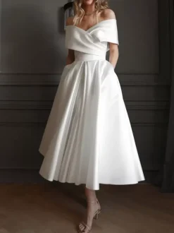 Robes de mariée courtes épaules dénudées sans manches coupe trapèze longueur thé