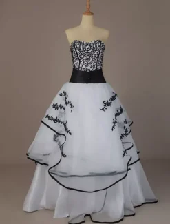Robes de mariée noires Robe de princesse silhouette sans manches en dentelle organza à traîne Robe de mariage