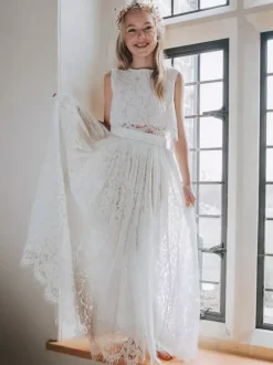 Robes de demoiselle d'honneur blanches deux pièces en dentelle blanche sans manches à col bijou