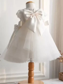 Robes de demoiselle d'honneur blanches en tulle ivoire à manches courtes et col bijou