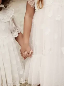Robes de demoiselle d'honneur blanches en tulle ivoire à manches courtes et col bijou