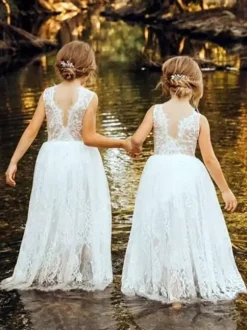 Robes de demoiselle d'honneur blanches en dentelle blanche sans manches à col bijou
