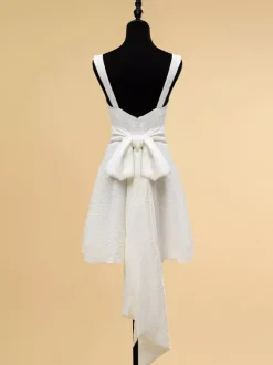 Robes de mariée courtes col bijou sans manches coupe trapèze taille naturelle en polyester