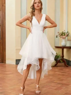Robes de mariée courtes longueur cheville col en V sans manches coupe trapèze en tulle