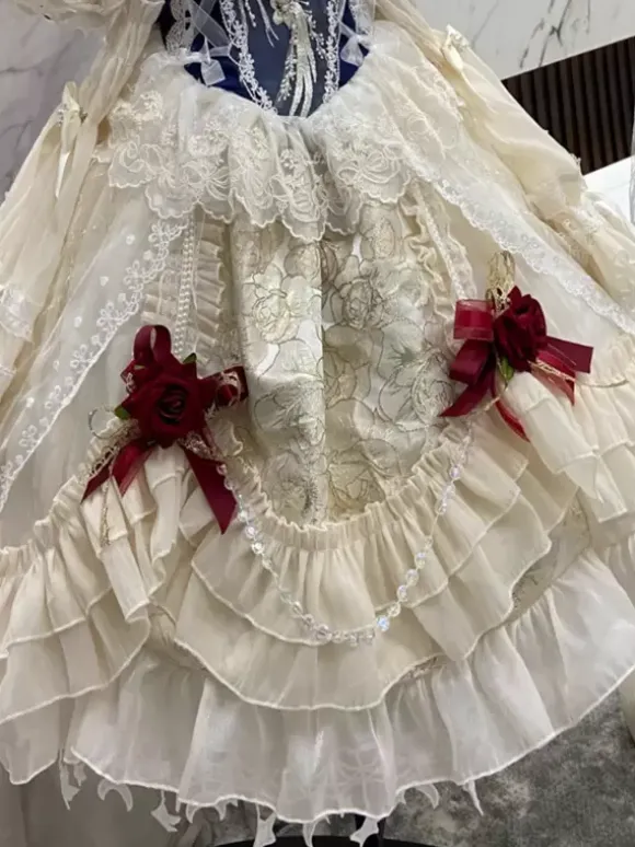 Robes gothiques Lolita à volants en dentelle et blocs de couleurs écru et blanc écru et blanc