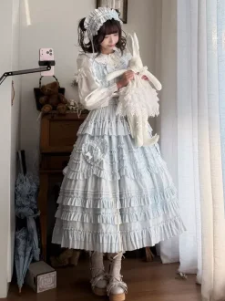 Robe Sweet Lolita avec ceinture en dentelle et volants longueur thé.