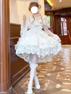 Robe Sweet Lolita sans manches à bordure en dentelle et jupe-salopette bouffante disponible en 3 couleurs