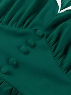 Robe trapèze rétro froncée à col en V et revers contrastés pour femme 2026