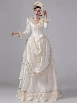 Robe victorienne champagne à tournure manches longues en dentelle à volants et manches évasées style rétro avec chapeau.