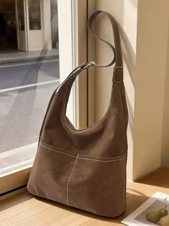Sac hobo vintage en daim avec surpiqûres contrastées bandoulière ajustable et porte-monnaie intégré.