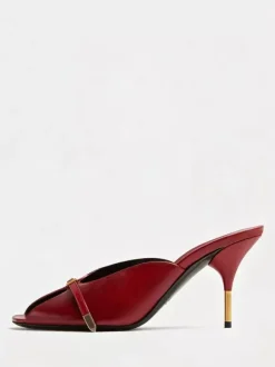 Sandales à talons hauts argentées en cuir de vachette bout ouvert détail boucle sans talon.