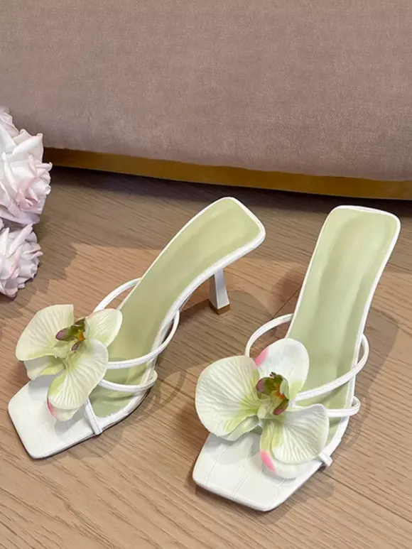 Sandales à talons hauts et détails floraux pour femmes