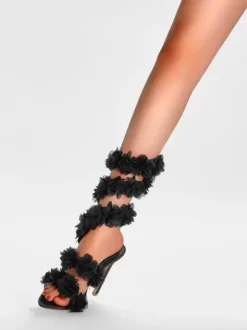 Sandales à talons hauts noires Sandales à talons aiguilles avec détails de fleurs à lanières