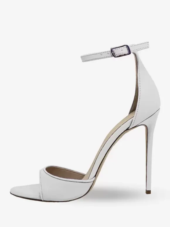 Sandales à talons noirs à bout ouvert et bride à la cheville