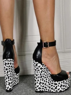 Sandales compensées pour dame classique peep toe talon compensé slip-on femme plus la taille léopard sandales pour femmes