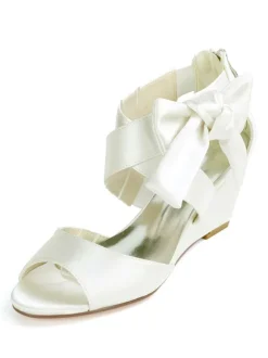 Sandales de mariée rouge en satin décoré de noeud chaussures de mariage rouge