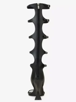 Sandales gladiateur noires à bout ouvert et boucle à lanières et talon compensé
