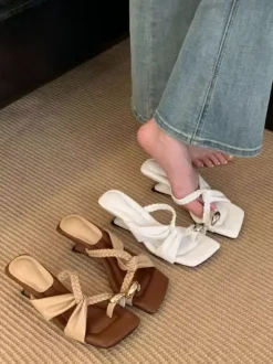 Sandales mules à brides pour femmes détail entre-doigts talon design