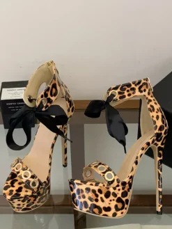 Sandales noires à talons hauts pour femmes bout ouvert découpes lacets