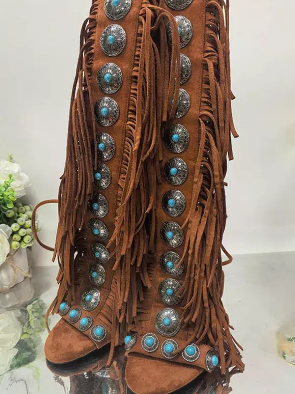 Sandales style gladiateur bohème pour femmes bout ouvert en daim perles talons hauts avec pompons