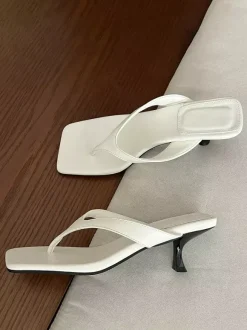 Sandales tongs pour femmes à talons hauts et sans talon.
