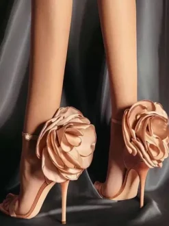 Sandales de soirée à talons larges pour femmes avec bride à la cheville en satin