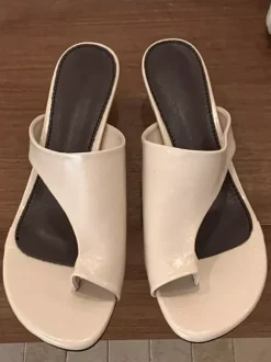 Sandales mules à talons chaton bout pointu et sans bride
