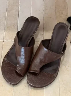 Sandales mules à talons chaton bout pointu et sans bride
