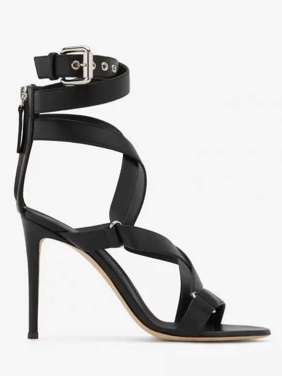 Sandales noires à talons hauts bout ouvert brides et talons aiguilles