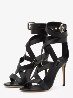 Sandales noires à talons hauts bout ouvert brides et talons aiguilles