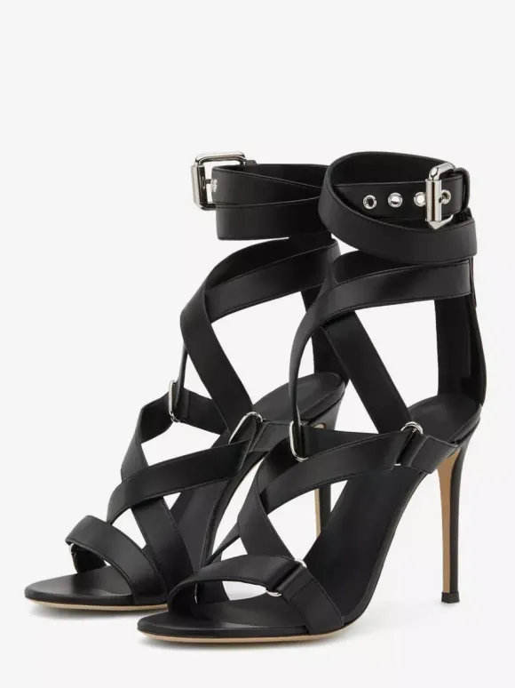 Sandales noires à talons hauts bout ouvert brides et talons aiguilles