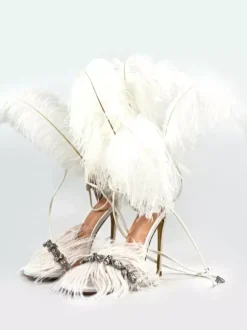 Sandales à talons hauts avec détail de plumes dorées et strass chaussures de bal de fin d'année
