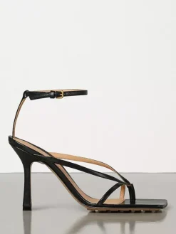 Sandales tongs bleues pour femmes sandales à talons hauts et brides.