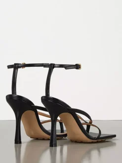 Sandales tongs bleues pour femmes sandales à talons hauts et brides.