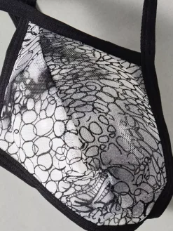 Sous-vêtement string pour homme imprimé serpent taille basse à bretelles.