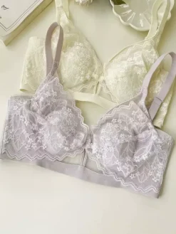 Soutien-gorge triangle en dentelle florale sans armatures disponible en 3 couleurs