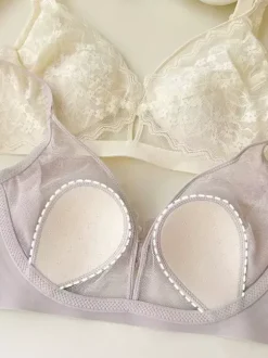 Soutien-gorge triangle en dentelle florale sans armatures disponible en 3 couleurs