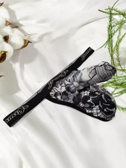 String pour homme en dentelle florale argentée avec poche en maille transparente et sous-vêtement sexy et élastique