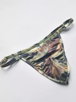 String camouflage asymétrique en soie glacée pour homme