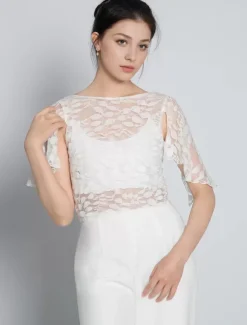 Tenue de mariée deux pièces haut en dentelle dos en V décoré des boutons pantalon en crêpe élastique