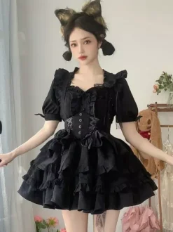 Tenues gothiques Lolita noires à lacets et volants en jacquard ensemble haut et jupe à manches courtes