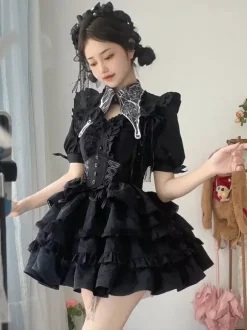 Tenues gothiques Lolita noires à lacets et volants en jacquard ensemble haut et jupe à manches courtes