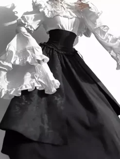 Tenues gothiques Lolita en dentelle à volants chemisier à manches longues et jupe noire ensemble deux pièces