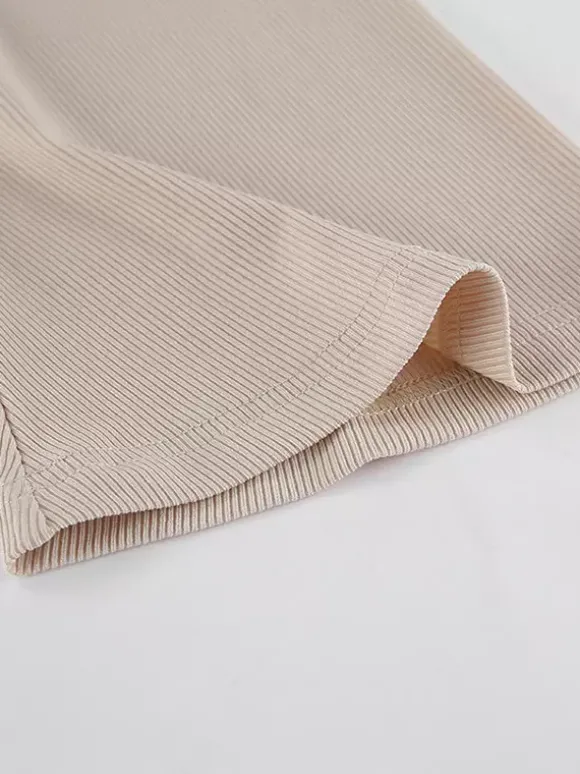 Top beige côtelé à manches longues pour femme - Coupe ajustée manches évasées et froncées sur le devant - Style streetwear minimaliste et basique pour le printemps 2026