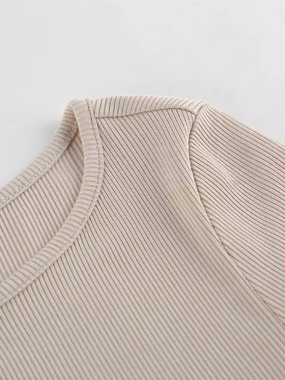 Top beige côtelé à manches longues pour femme - Coupe ajustée manches évasées et froncées sur le devant - Style streetwear minimaliste et basique pour le printemps 2026