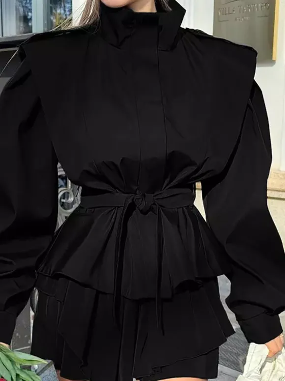 Trench-coat ceinturé pour femme - Col montant chic épaulettes coupe ajustée et péplum - Collection streetwear printemps 2026 au luxe discret