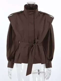 Trench-coat ceinturé pour femme - Col montant chic épaulettes coupe ajustée et péplum - Collection streetwear printemps 2026 au luxe discret
