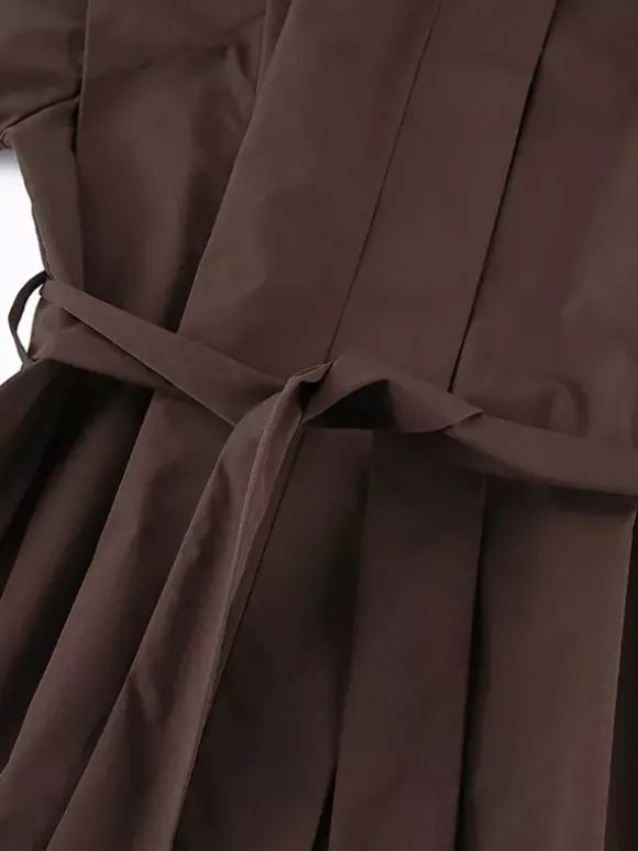 Trench-coat ceinturé pour femme - Col montant chic épaulettes coupe ajustée et péplum - Collection streetwear printemps 2026 au luxe discret