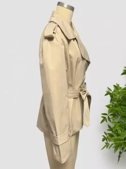 Trench-coat court pour femme - Veste coupe-vent élégante et cintrée avec ceinture - Vêtement d'extérieur idéal pour le printemps du bureau au restaurant - Collection printemps 2026